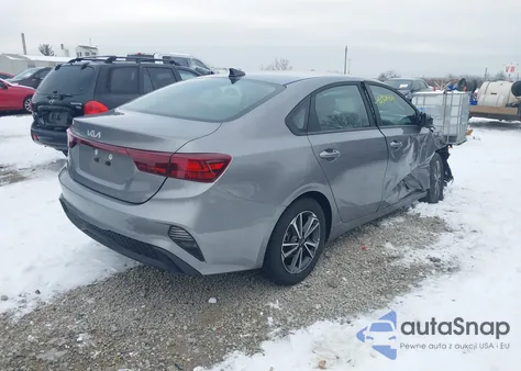 2024 Kia Forte Lxs z USA, uszkodzony, nr VIN 3KPF24ADXRE828221